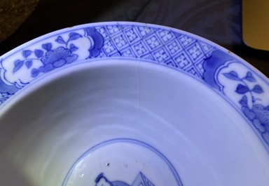Twee Chinese blauw-witte klapmuts kommen, Kangxi